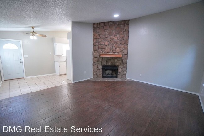 3 br, 1.5 bath House - 2308 Twisted Oak - 4