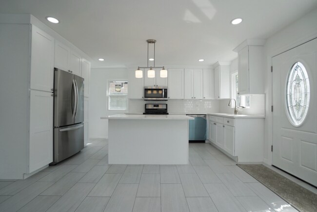 Building Photo - 43 Nightingale St