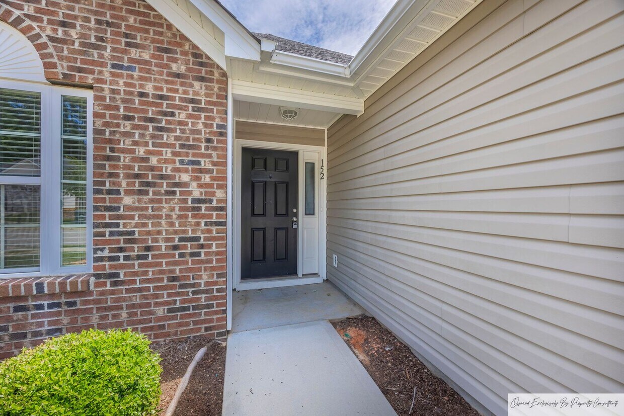Foto del edificio - TWO BEDROOM GARDEN HOME IN GATED COMMUNITY