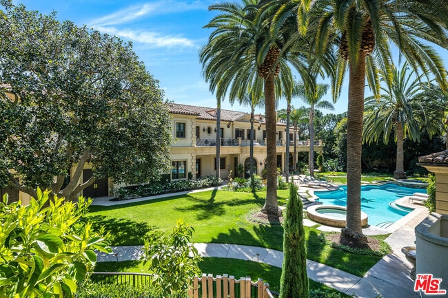 Foto del edificio - 70 Beverly Park St