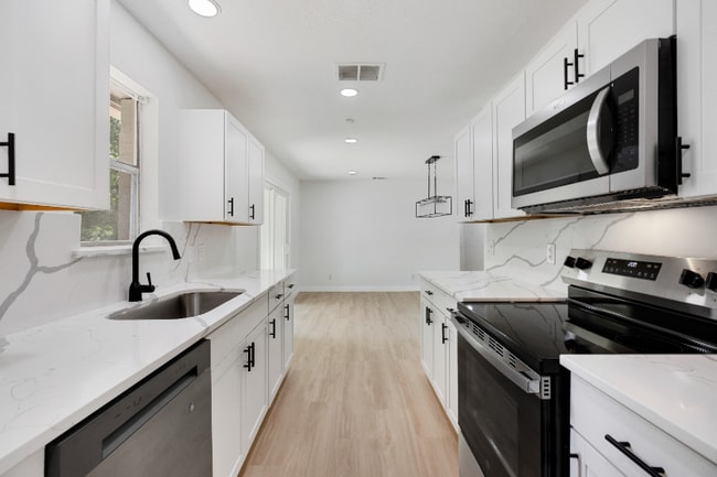 Building Photo - 1414 Timberlake Cir