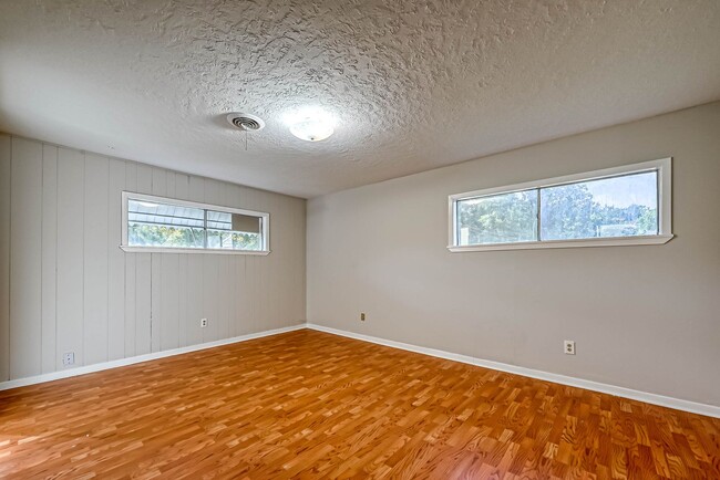 Building Photo - Affordable 3BD/2BA single-family house!