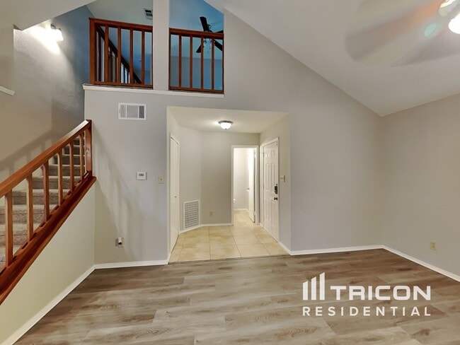 Building Photo - 1378 Southridge Dr