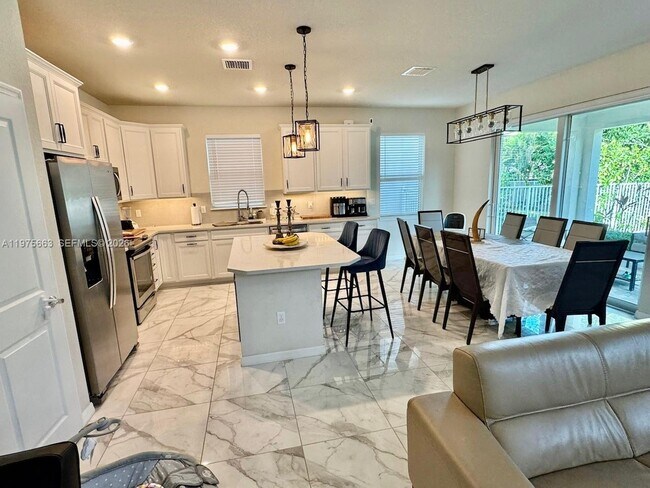 Foto del edificio - 4334 Ficus St