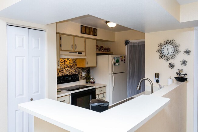 Foto del edificio - Beautiful Condo with two bedrooms and two full bathrooms across from Celebration, FL