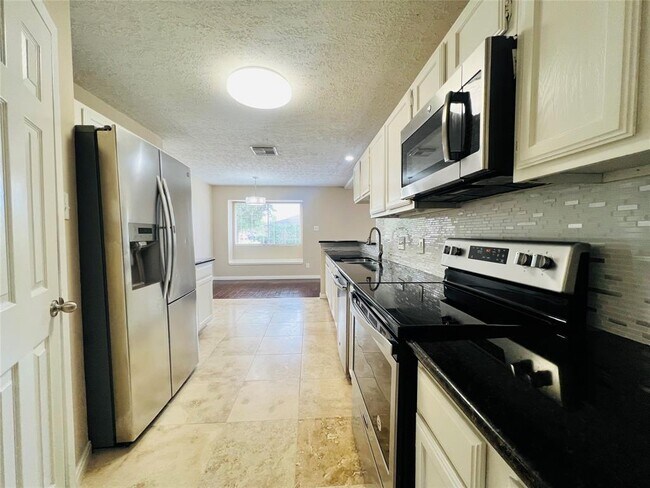 Foto del edificio - 402 Forest Hills Dr