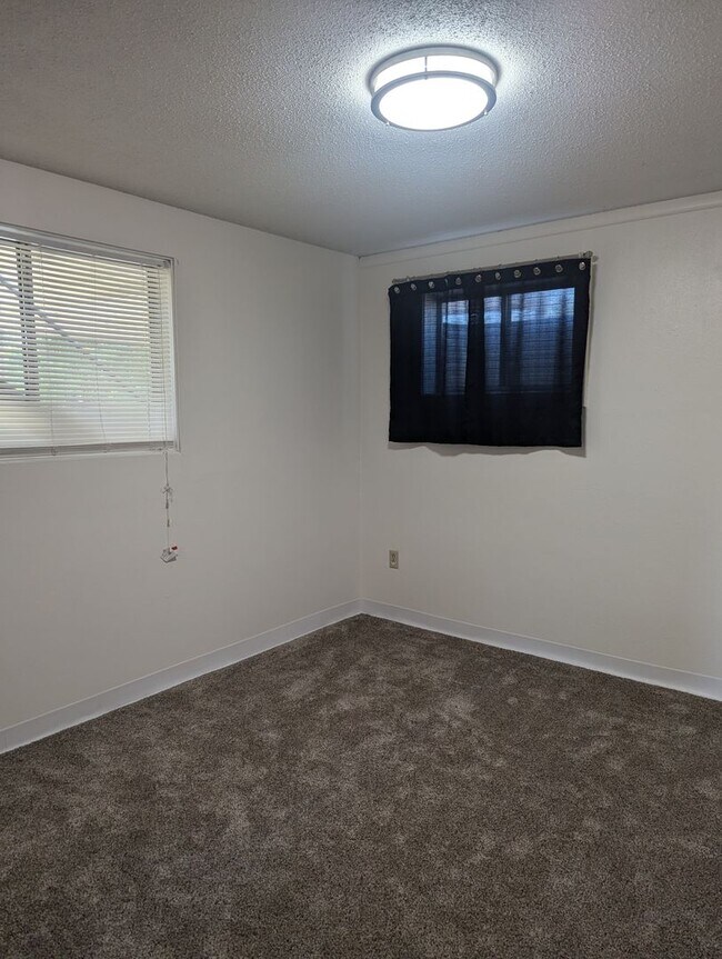 Building Photo - 2 bedroom pet-friendly Clarkston apartment...