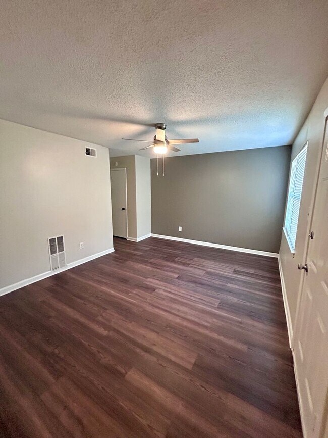 Foto del edificio - Newly Renovated Duplex In Highland Heights