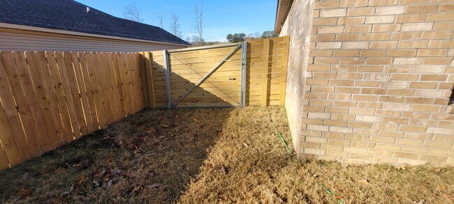 Building Photo - 45 Buena Vis Dr