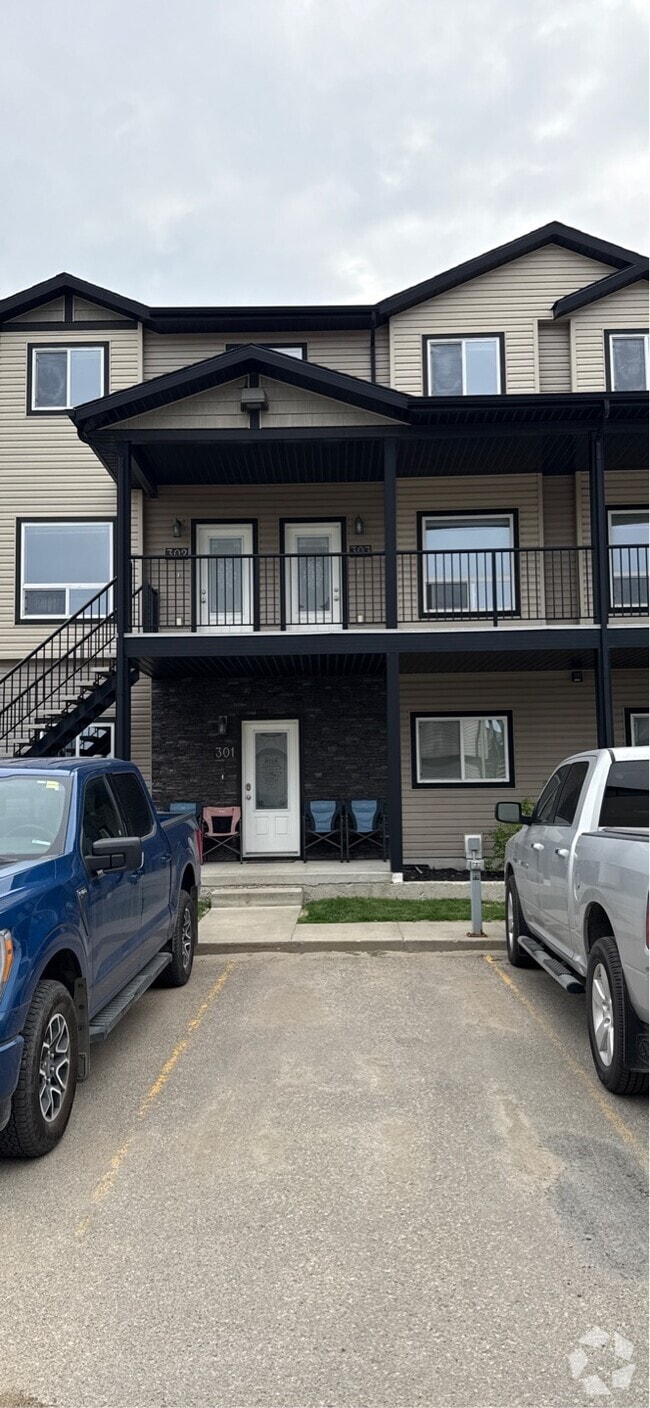 Building Photo - 3822 Dewdney Ave E