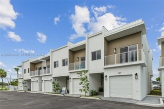 Building Photo - 1313 NW 27th Ave