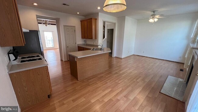 Building Photo - 822 W Boxborough Dr