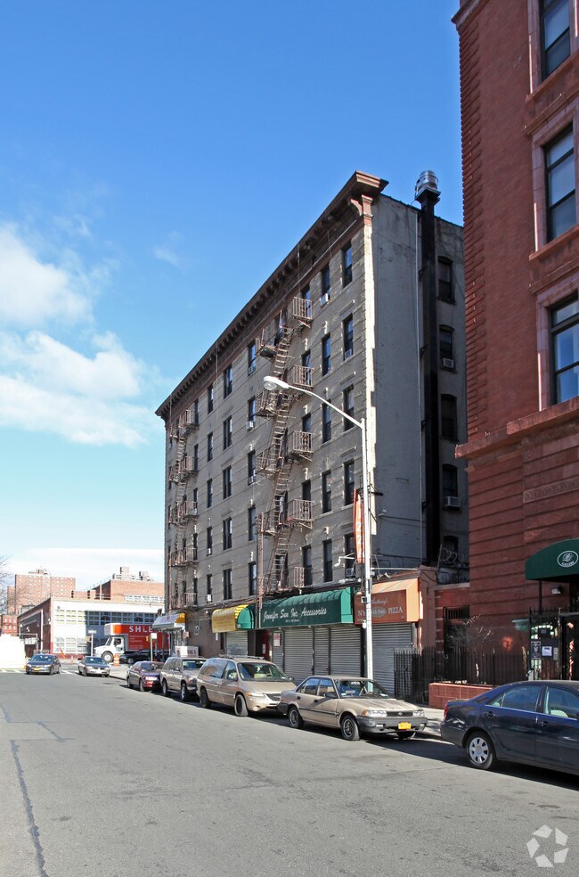 Building Photo - 2100-2104 Second Ave
