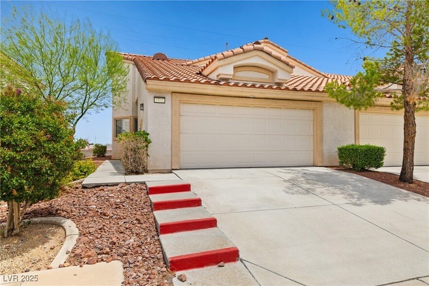 Foto principal - 855 N Stephanie St