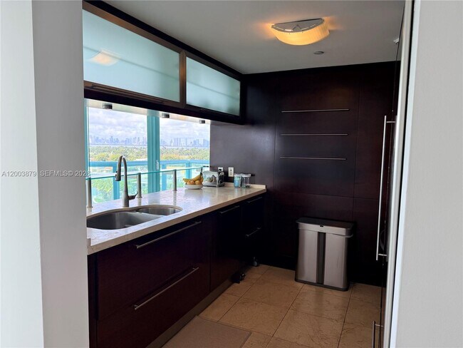 Foto del edificio - 6000 Indian Creek Dr