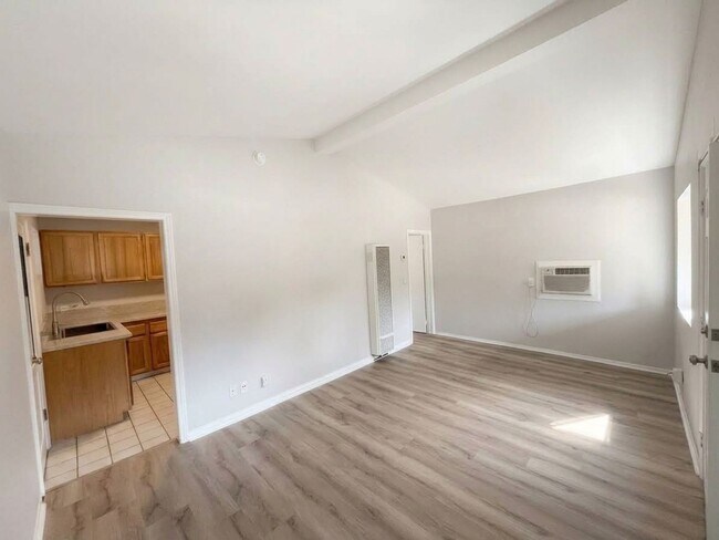 Foto del edificio - 2400 Fairway Ave