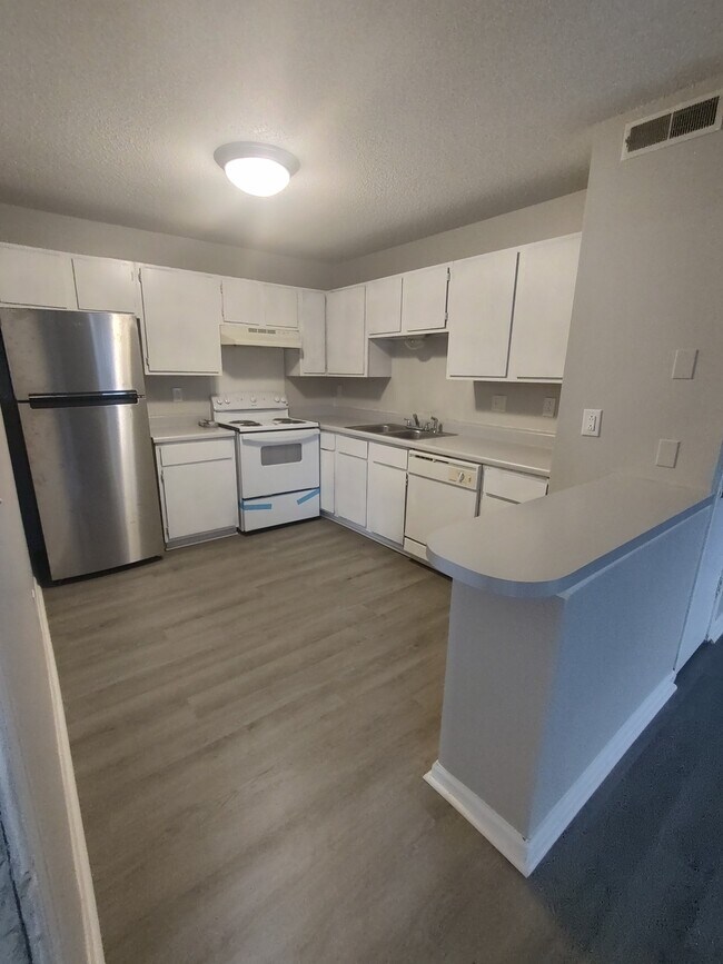 Building Photo - 4121 Newson Rd SW