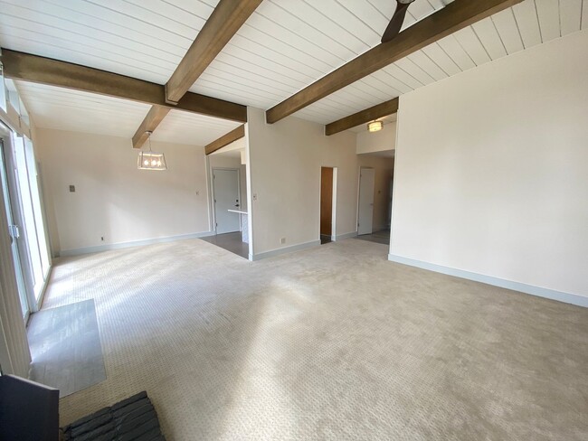 Building Photo - Advent - Beautiful Spacious Home W/ Privat...