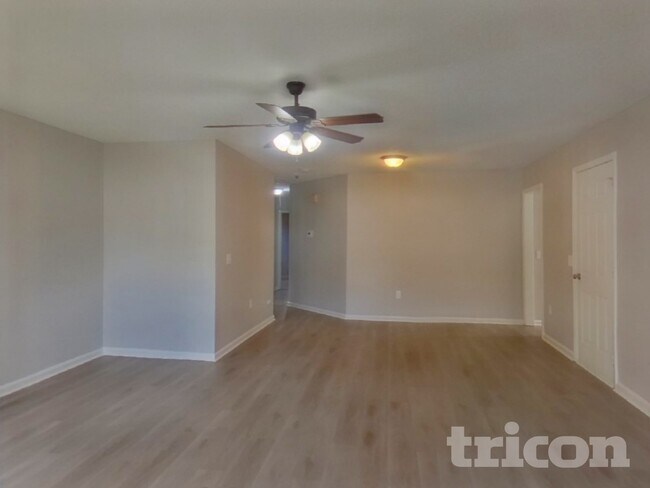 Foto del edificio - 1 Tomafield Ct