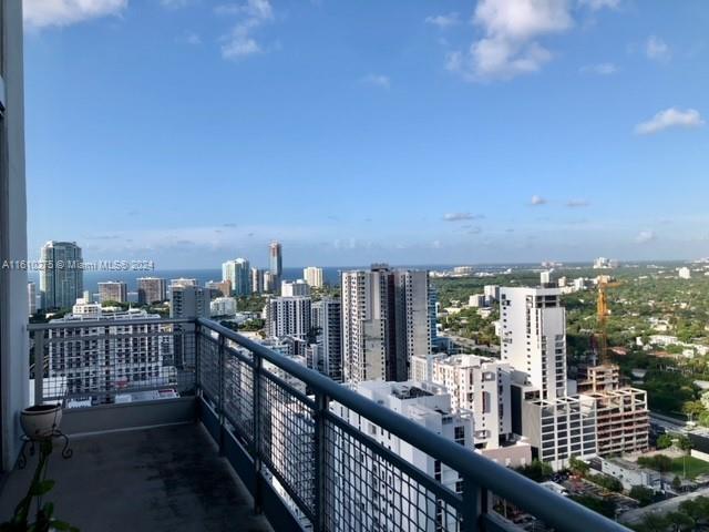 Foto del edificio - 690 SW 1st Ct