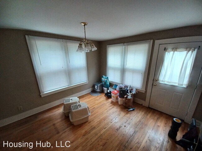 Building Photo - 3 br, 1.5 bath House - 695 Conway St