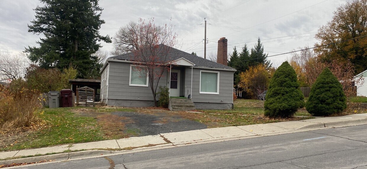 Primary Photo - 635 NW Charlotte St