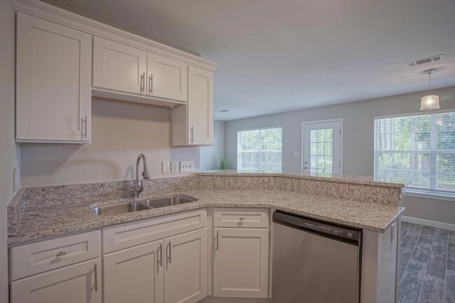 Foto del edificio - 224 Twin Lakes Ln