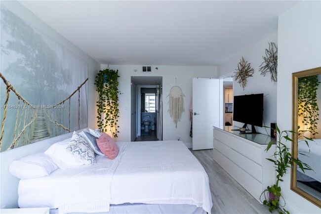 Foto del edificio - 7601 E Treasure Dr