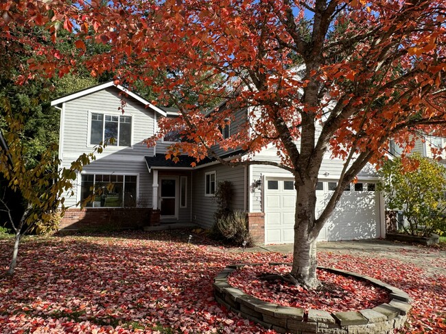 Building Photo - 6127 Sycamore Ln NE