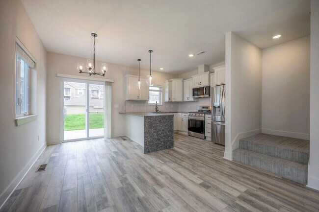 Foto del edificio - 22919 W 72nd Ter