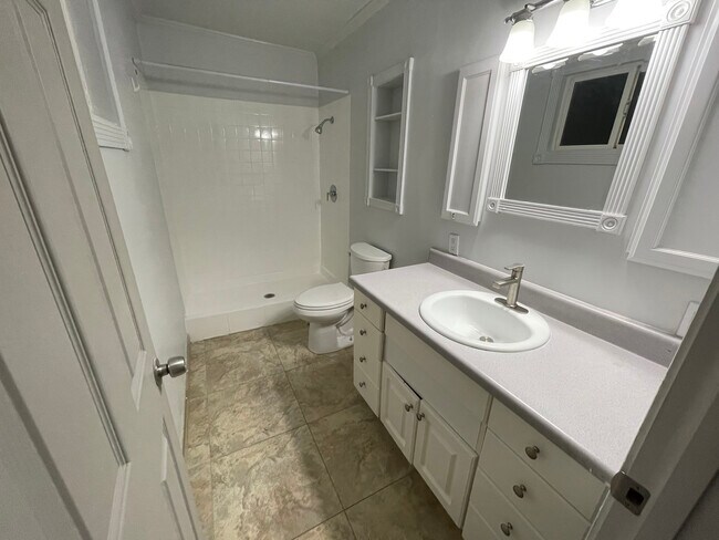 Master bathroom - 1435 W Tonopah Dr