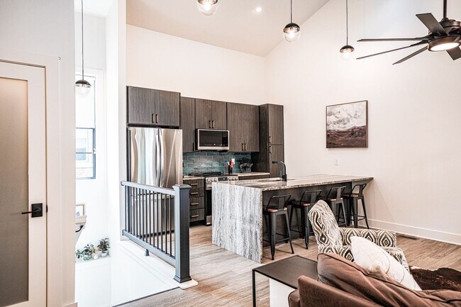 Foto del edificio - 376 E Whittier St