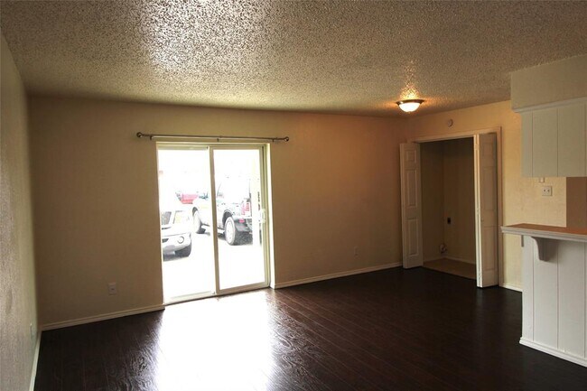 Building Photo - 1331 Glen Oaks Dr