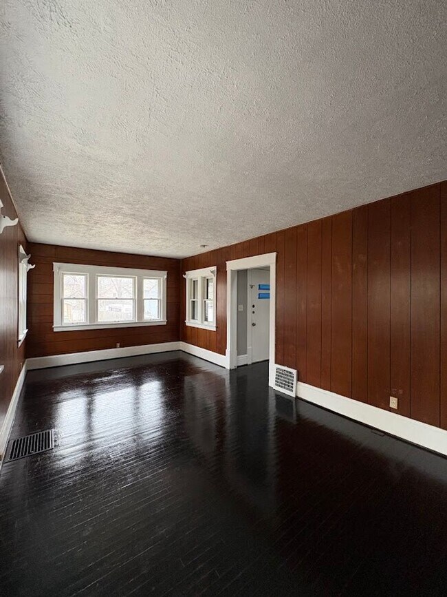 Foto del edificio - Beautifully finished 3 bedroom home for rent - Akron OH