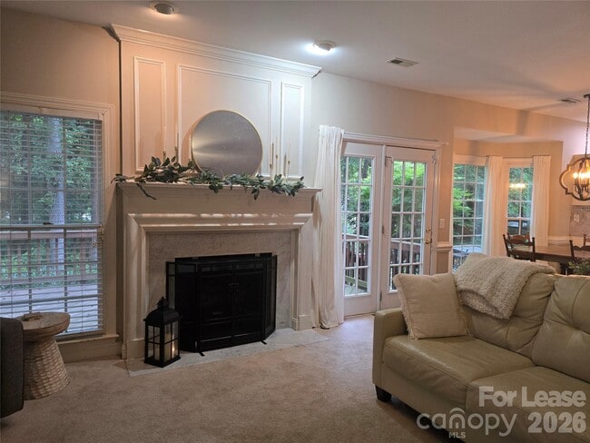 Building Photo - 8800 Ferngrove Ct