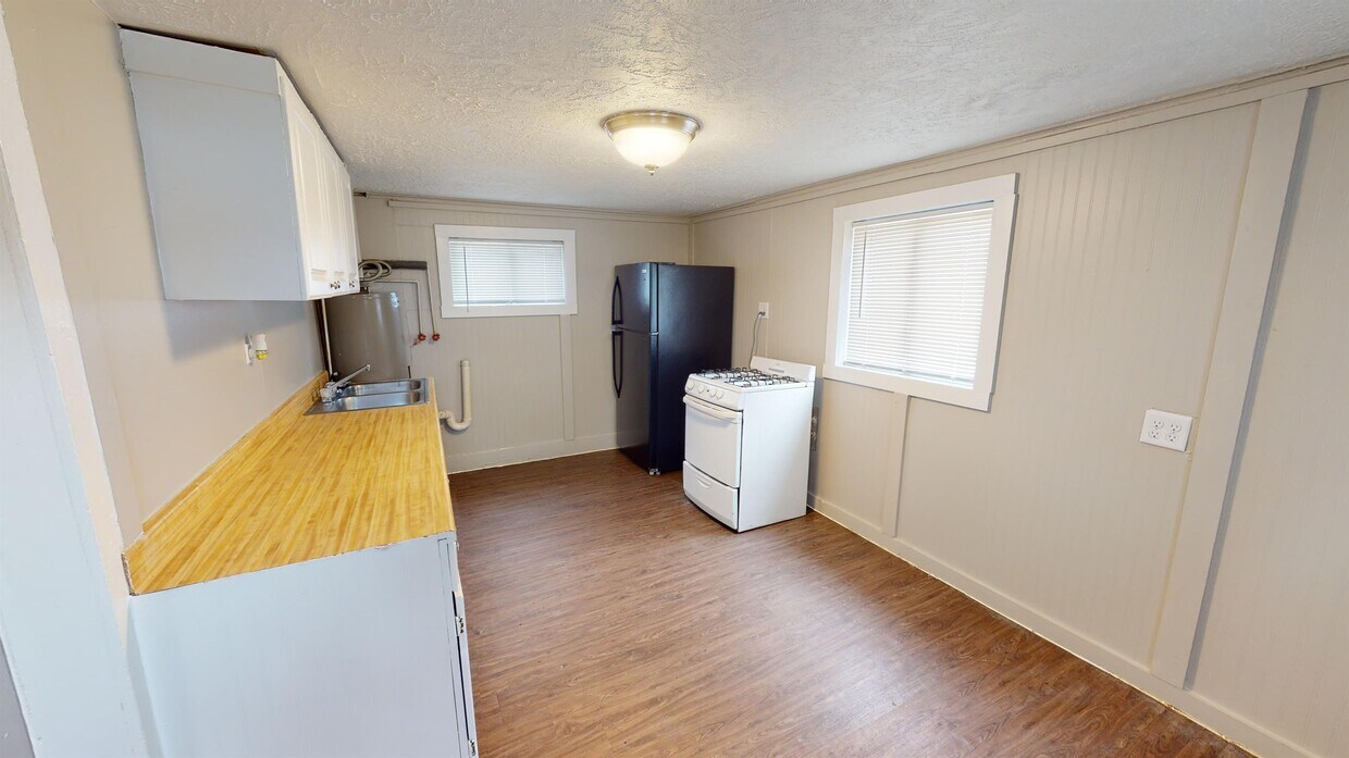 Primary Photo - 405 N Darr Ave