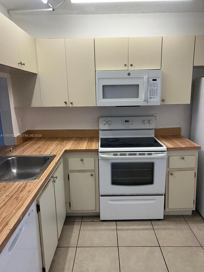 Building Photo - 10425 NW 8th St