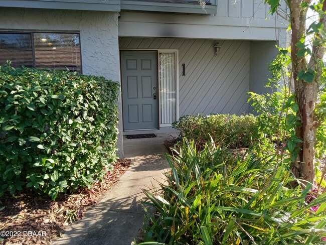 Building Photo - 1 Fair Oaks Cir