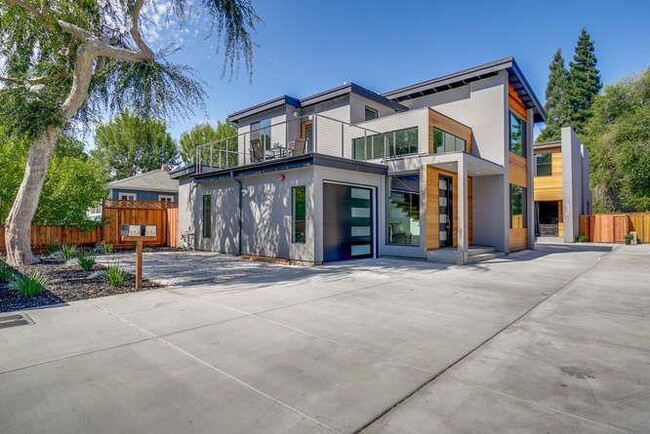 Building Photo - 534 N Whisman Rd