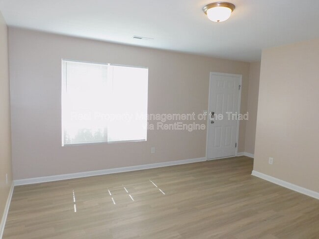 Foto del edificio - 2035 Chapel Park Ln