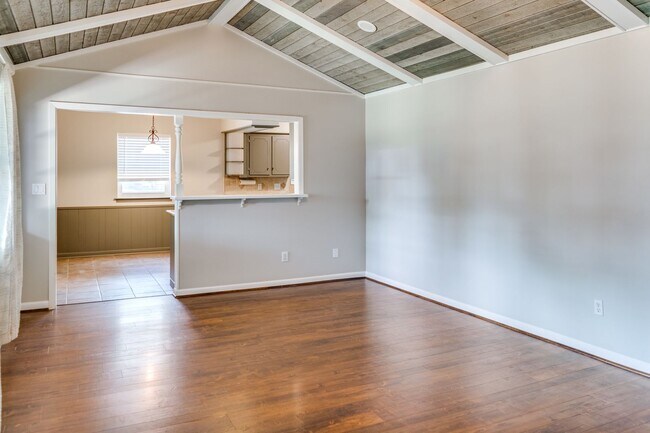 Foto del edificio - One-Story Home for Rent in Walnut Bend, Ho...