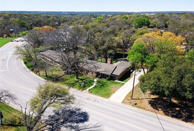 Foto del edificio - 3106 Hickory Rd