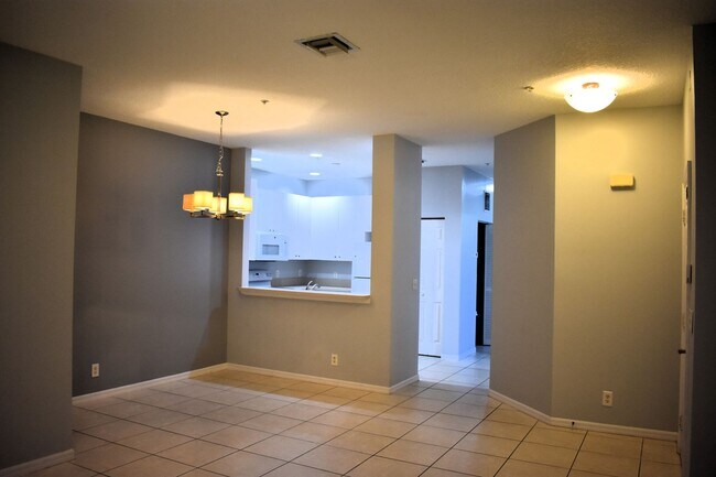 Building Photo - Amazing Location In Tequesta Florida