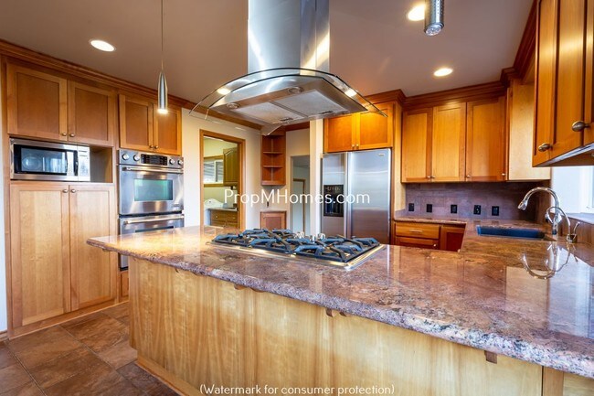 Building Photo - 5589 River St