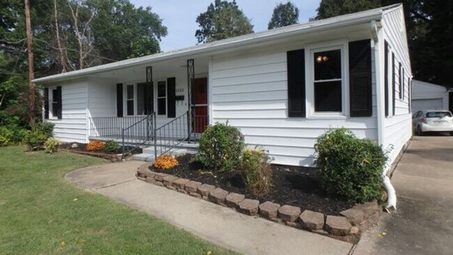 Foto del edificio - Wonderful 3 Bed 1 Bath House w/ Bonus Room!