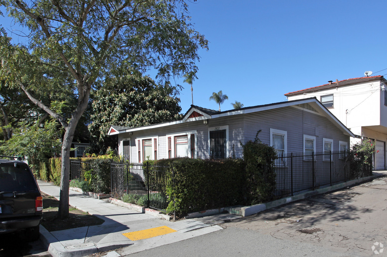 Building Photo - Cottage Grove