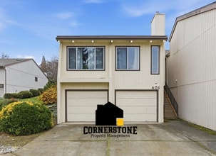 Building Photo - 401 Eastwood Dr