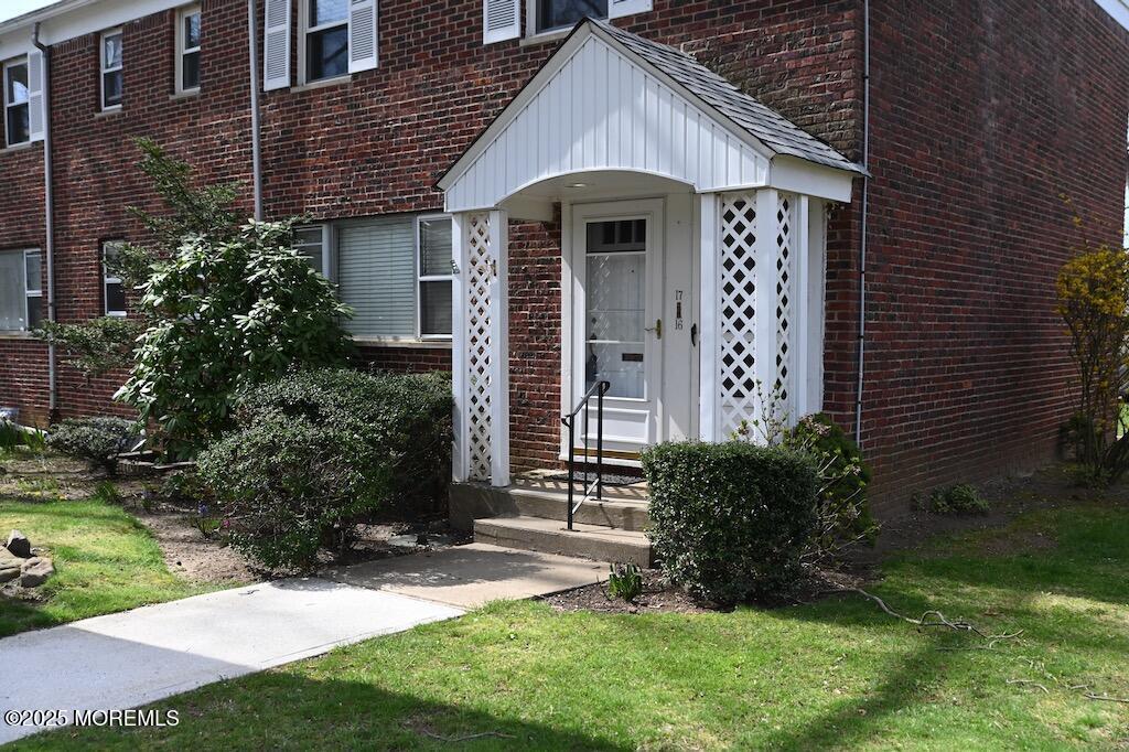 Primary Photo - 16 Manor Dr
