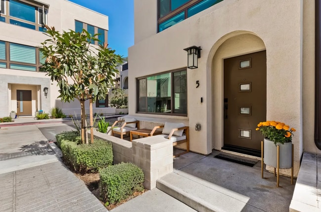 Building Photo - 2907 W Exposition Pl