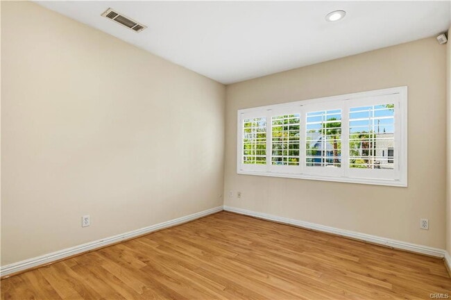 Foto del edificio - 5204 Etiwanda Ave